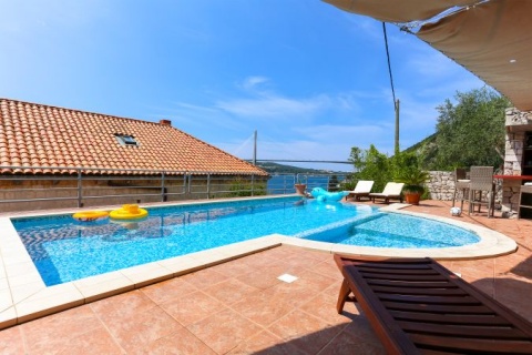 A city castle with 9 bedrooms near Dubrovnik 