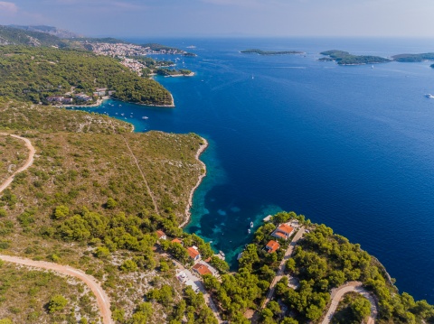 A centre two villas on Hvar with 8 bedrooms 